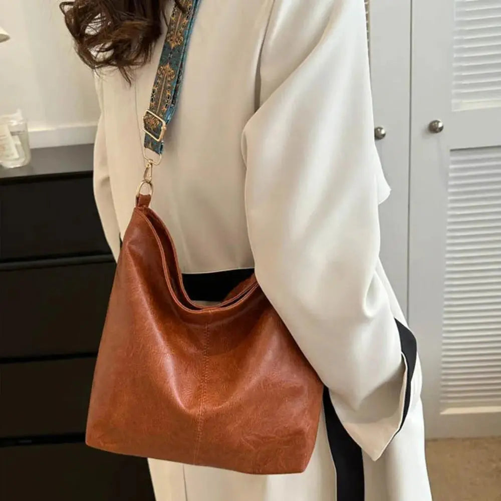 MONIKAS TASCHE - (Meine Favoritin) - Schulter Tasche mit Verzierung